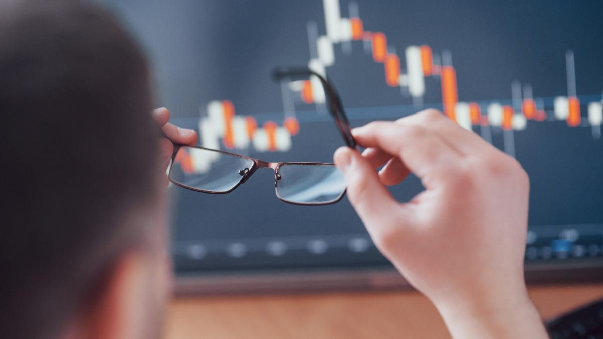 analyzing-data-close-up-young-businessman-who-holds-glasses-looks-gff-while-working-creative-office_21442700