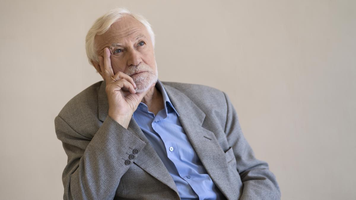 medium-shot-man-posing-indoors_89056900