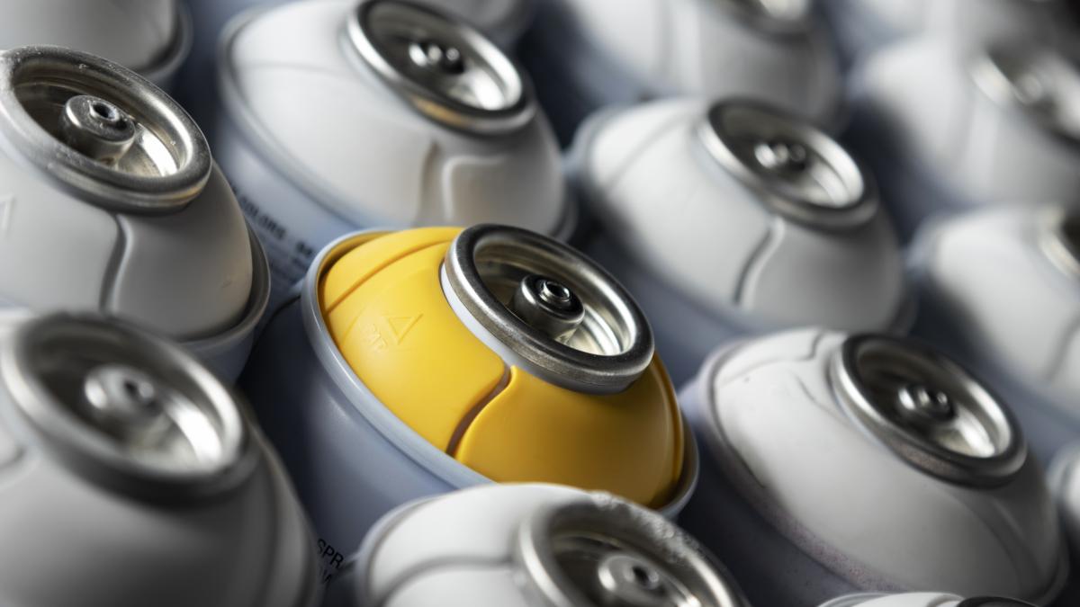 close-up-spray-bottle_02807300