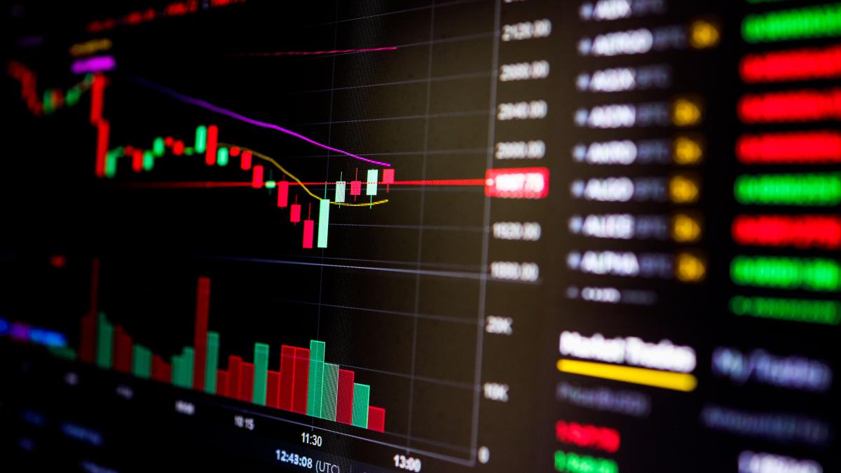 bitcoin-cryptocurrency-price-chart-falling-rising-digital-market-exchange_72950100