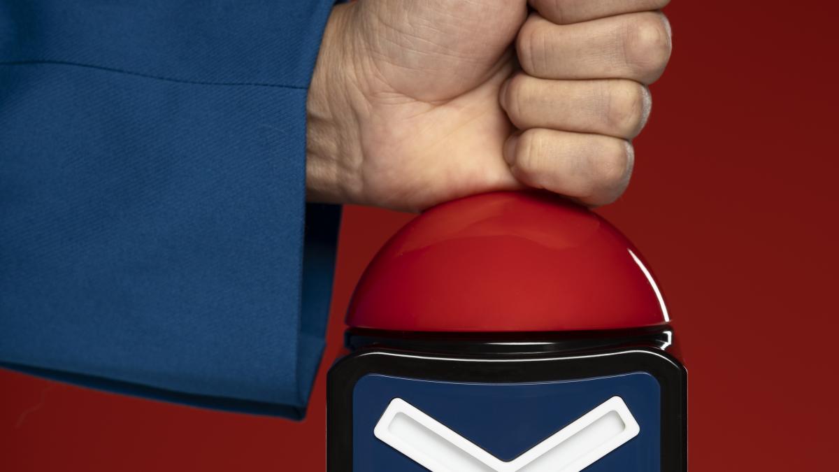 side-view-hand-pressing-buzzer-show_85658400