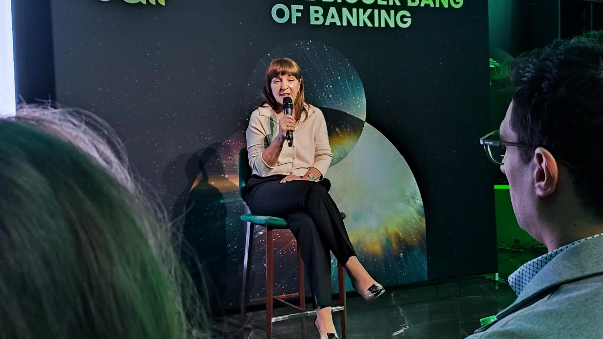 gabriela-nistor-salt-bank_35014000