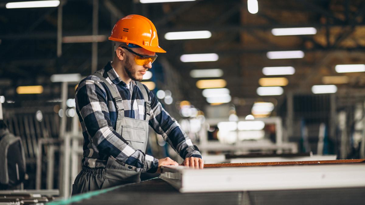 male-worker-factory_09489700