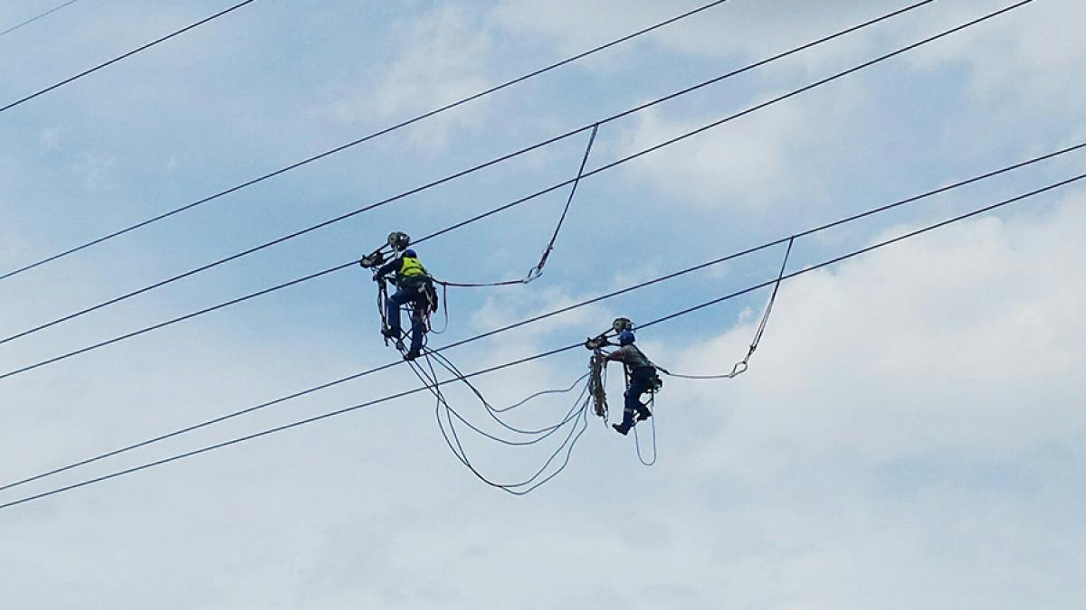 muncitor-linii-de-inalta-tensiune_93092400