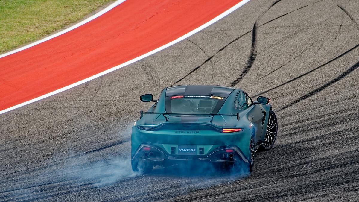 aston-martin_66775500