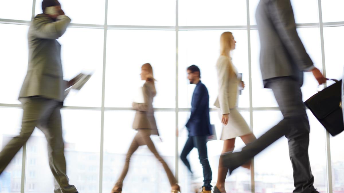 well-dressed-executives-movement_15607800