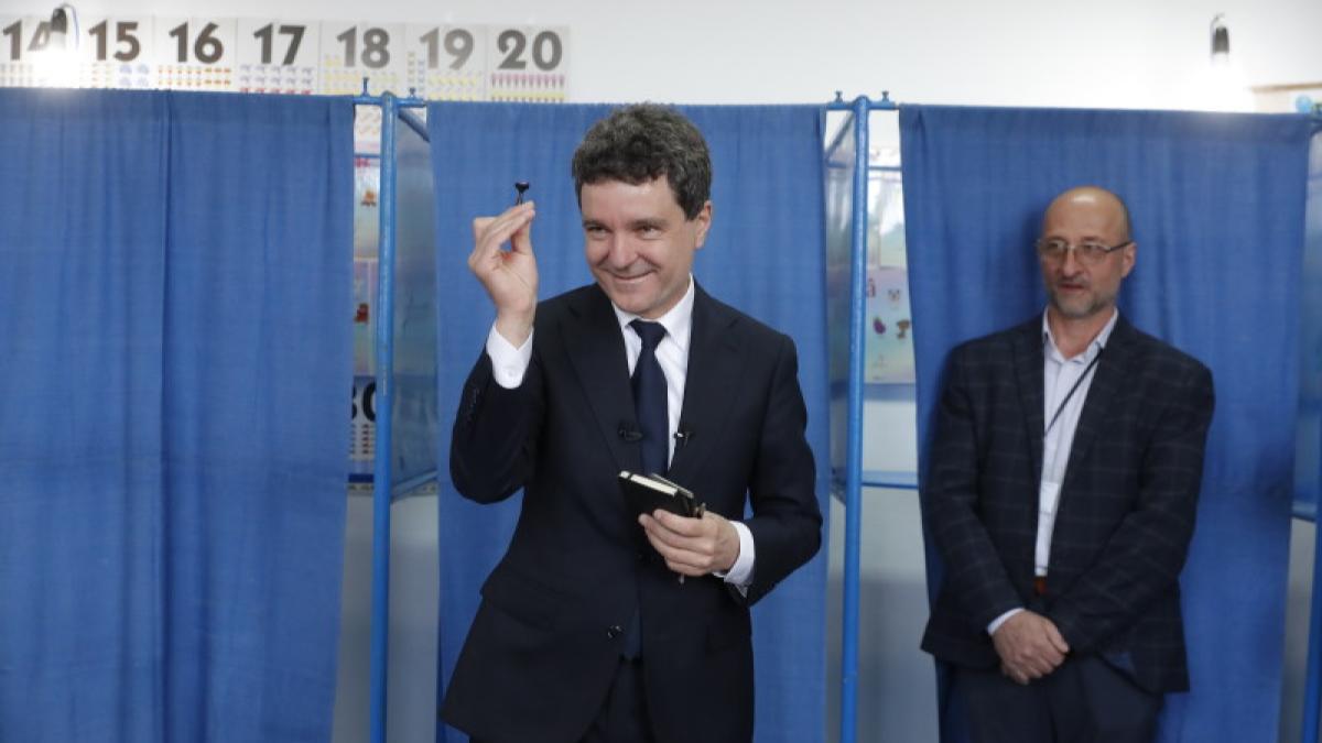 nicusor-dan--18-mai--turul-al-doilea-al-alegerilor-prezidentiale--fagaras-7_64640300_58215100