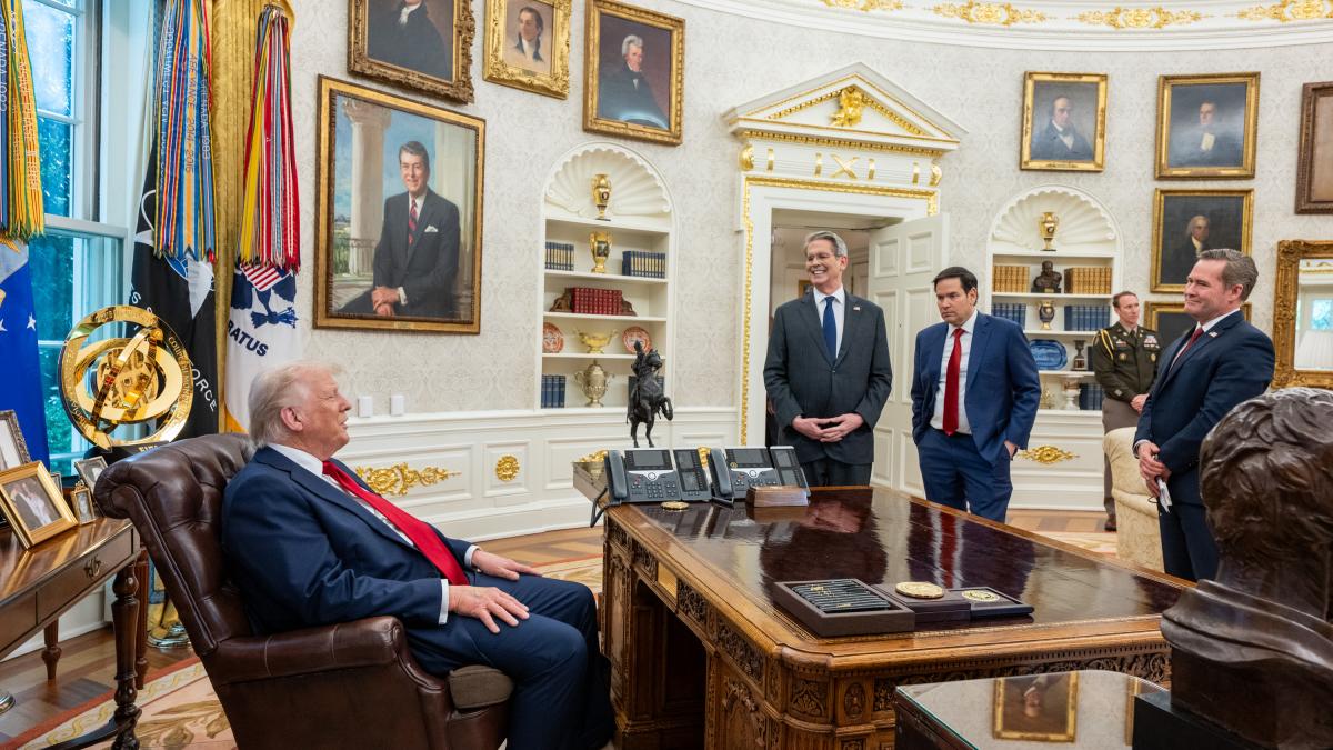 trump-si-scott-bessent_17080400