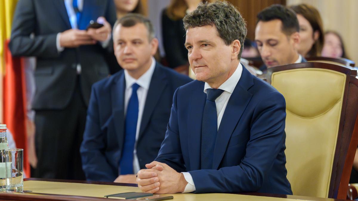 nicusor-dan_68068300