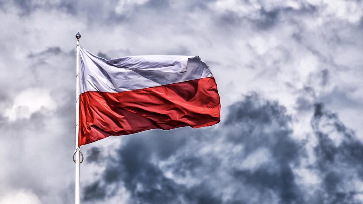 national-flag-poland-waving-dark-cloudy-sky-background-hdr-effect_04715300