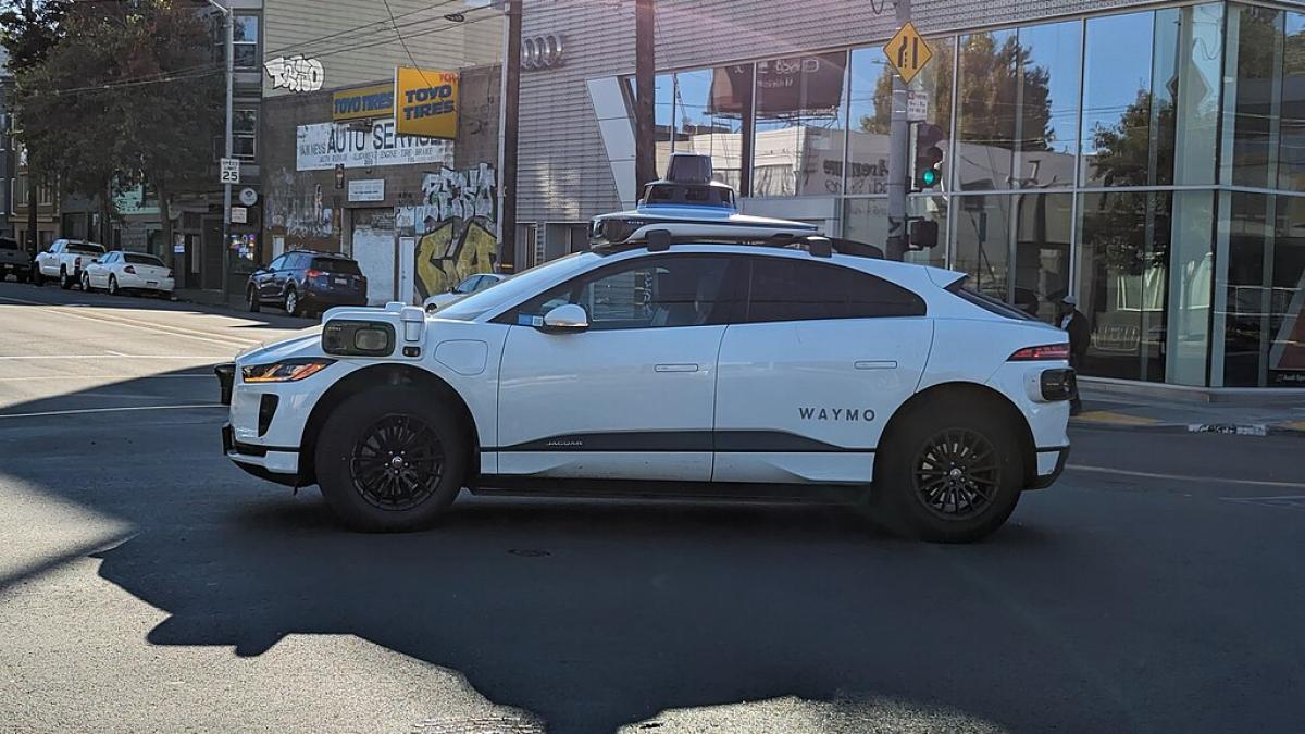 waymo_robotaxis-_san_francisco_2_21830200