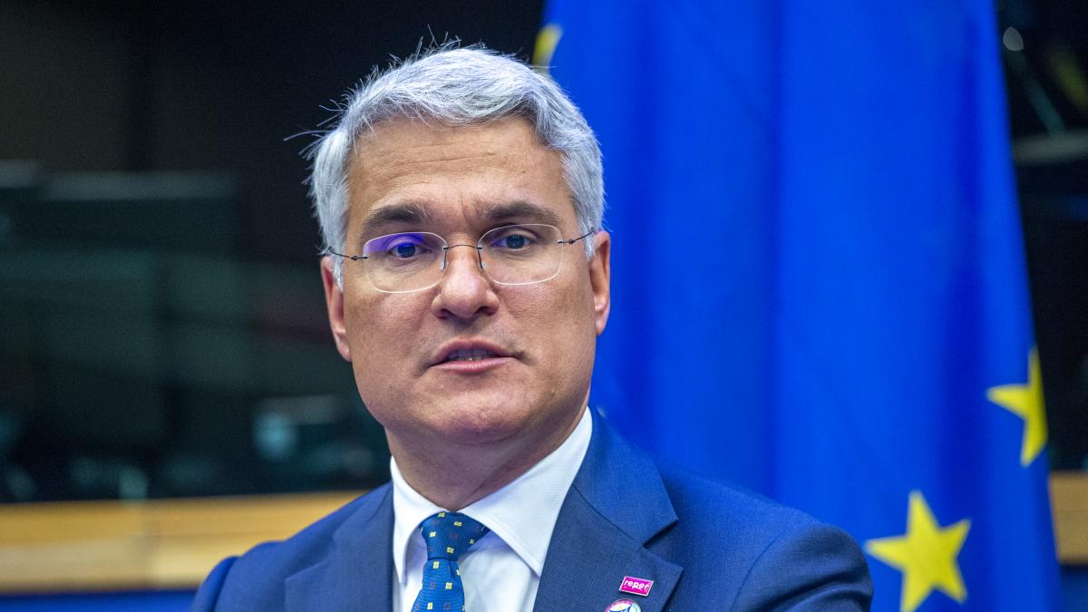 dragos-paslaru_65730800