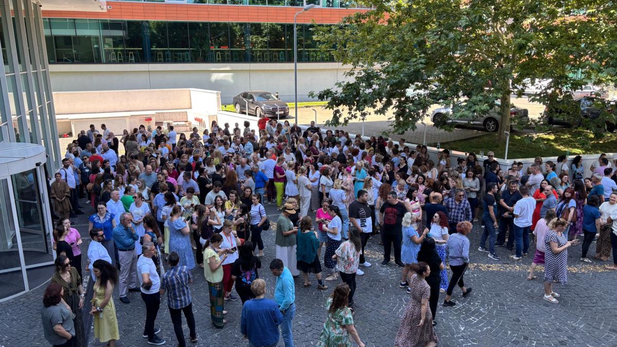 angajati-mipe_75064400