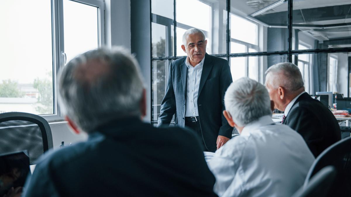 oameni-de-afaceri_77075200