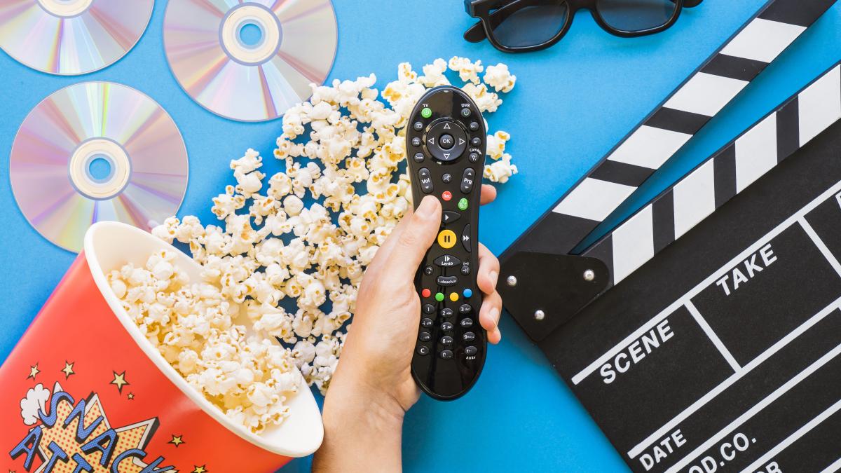 film-concept-with-hand-holding-remote-control_84367400