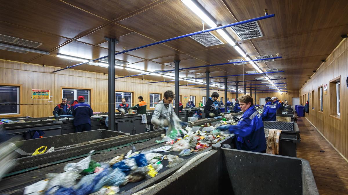 reciclare-plastic_11908300