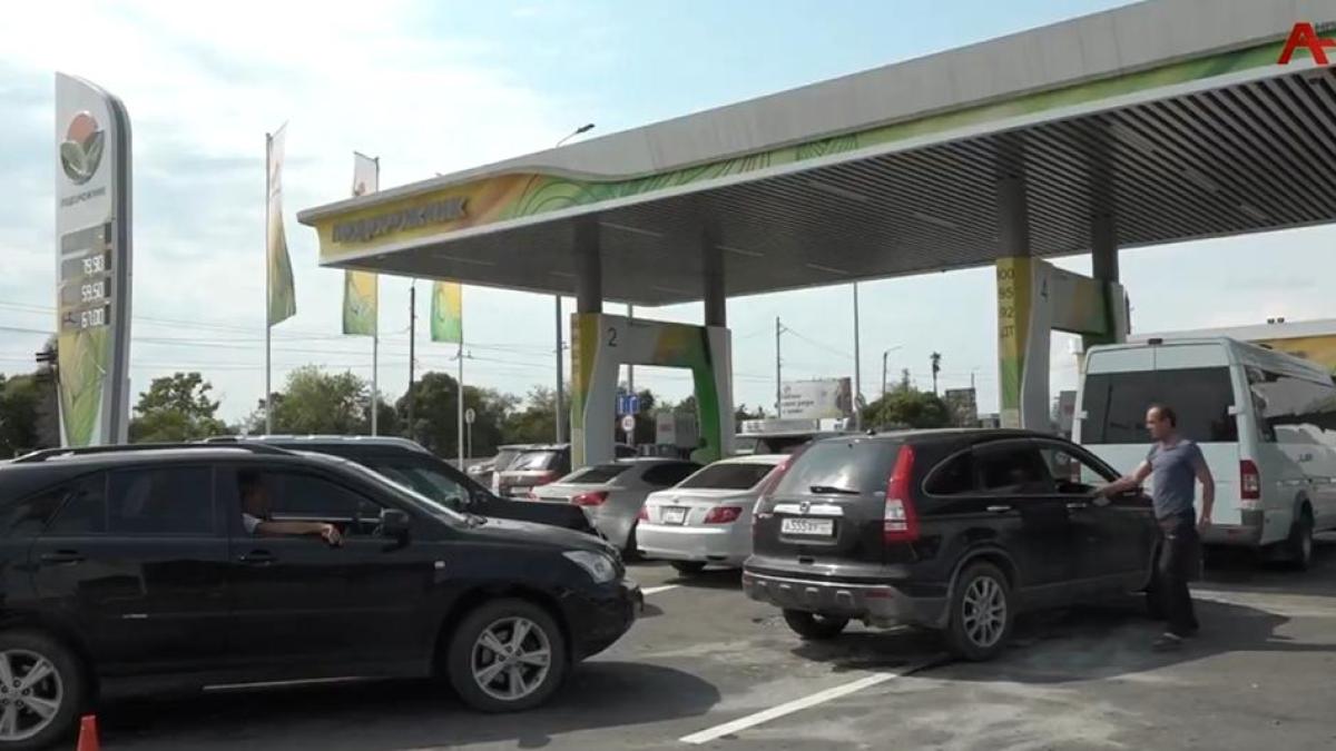 coada-benzinarie_89630200