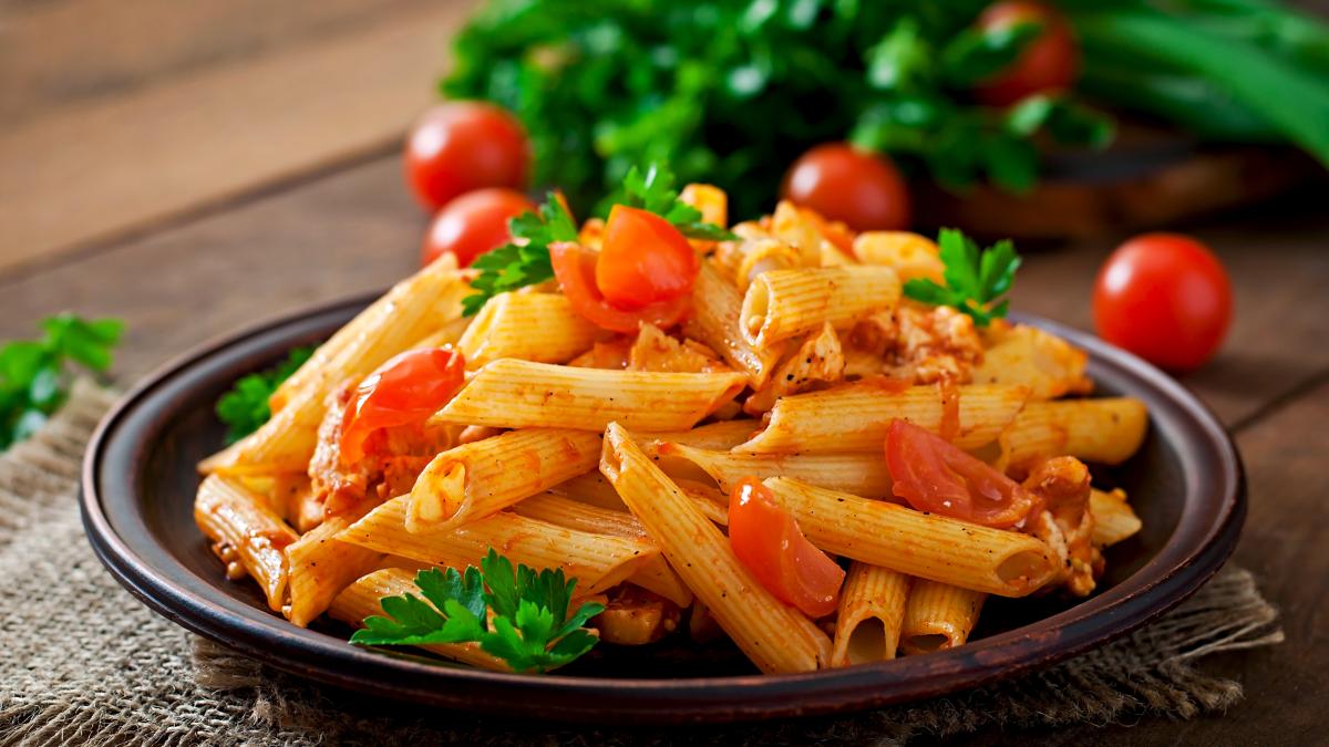 penne-pasta-tomato-sauce-with-chicken-tomatoes-wooden-table_14776800