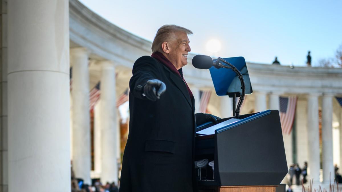 donald-trump_09771100