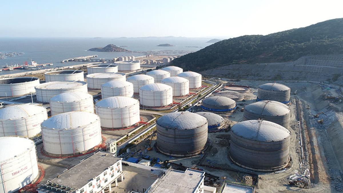 rezervoare-petroliere_86995600