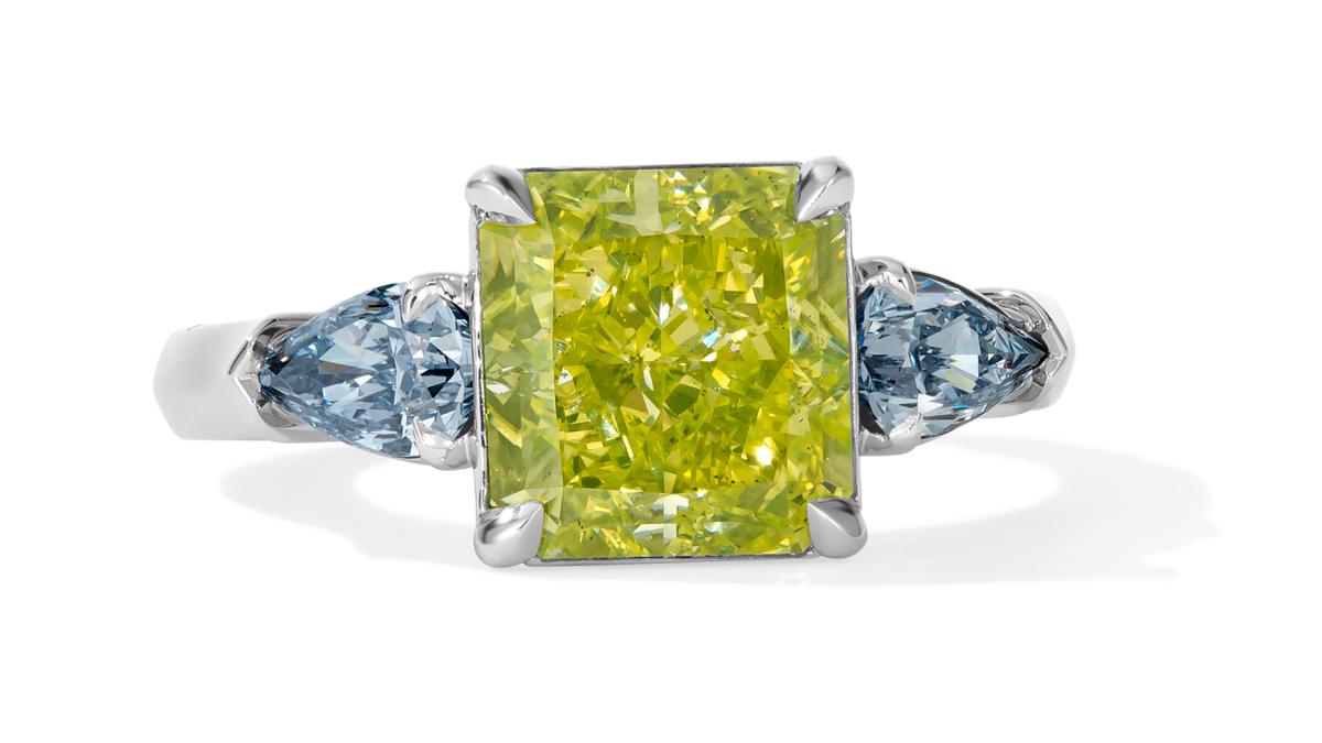 20241023_bruce-wayne-kryptonite-ring_90061100