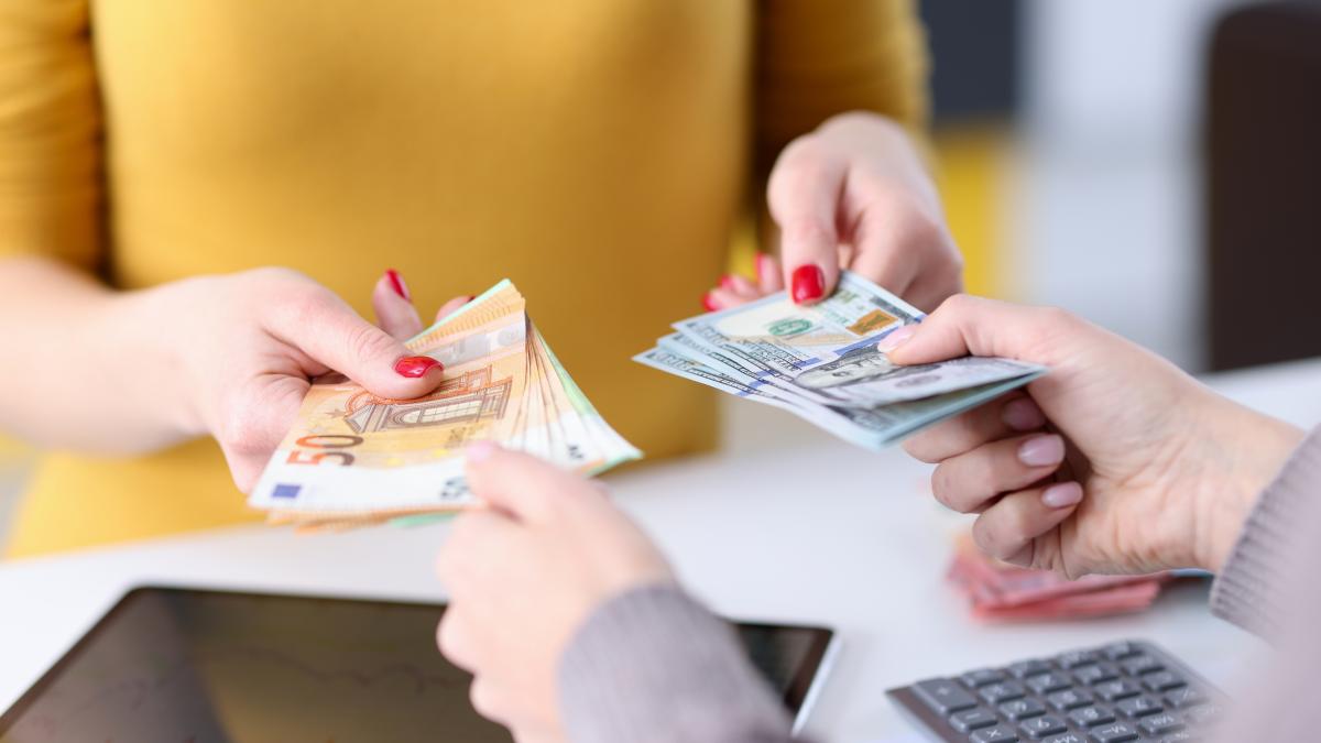 schimb-valutar_03445500