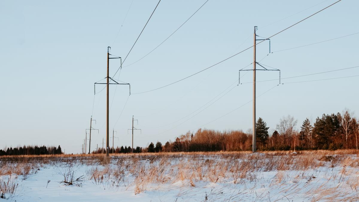 iarna-stalpi-de-electricitate_12435900