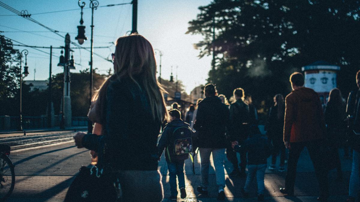 oameni-pe-strada_33884000