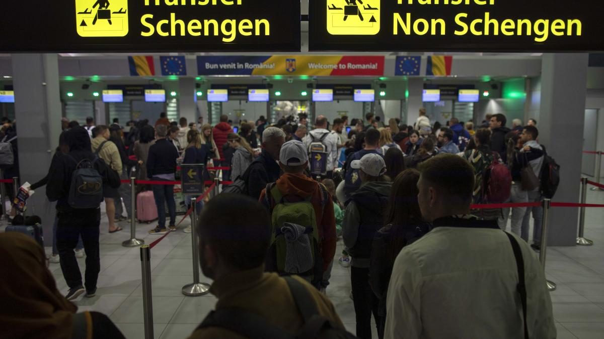 instant_schengen_otopeni_05_inquam_photos_octav_ganea_75734200