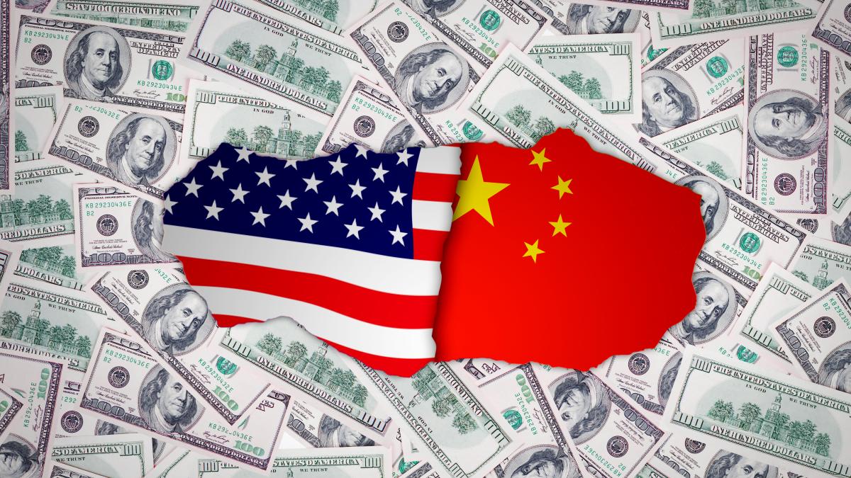 america-dollar-with-usa-china-flags-top_20954200