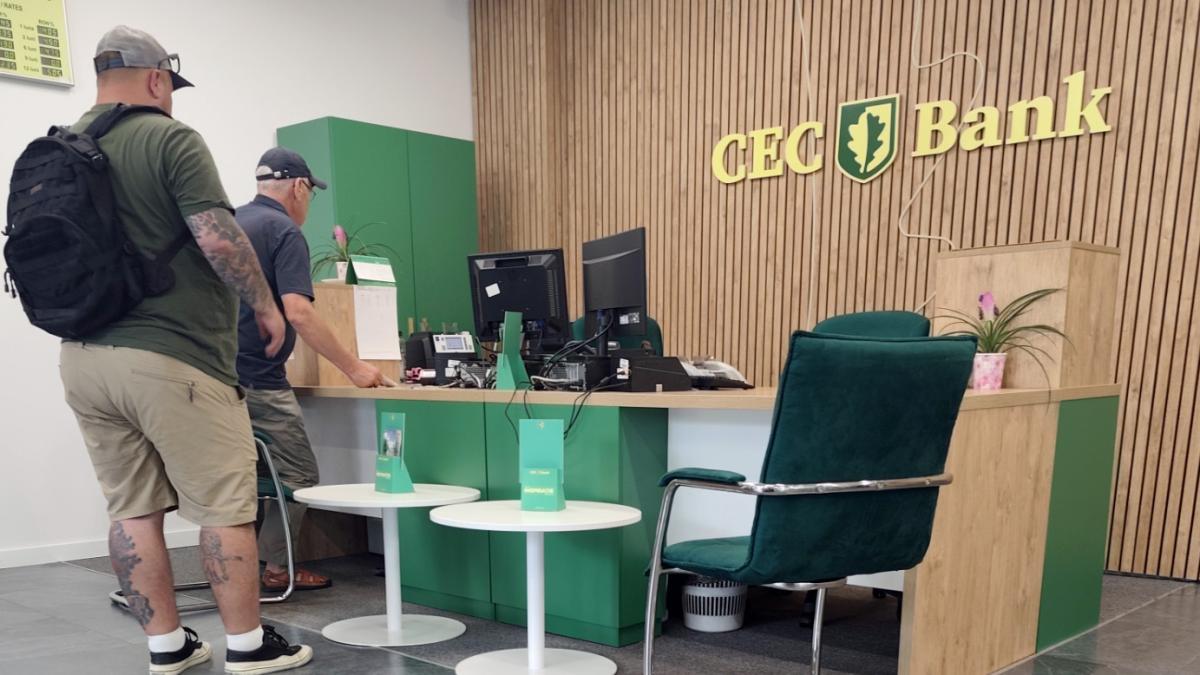cec-bank_1__72121900