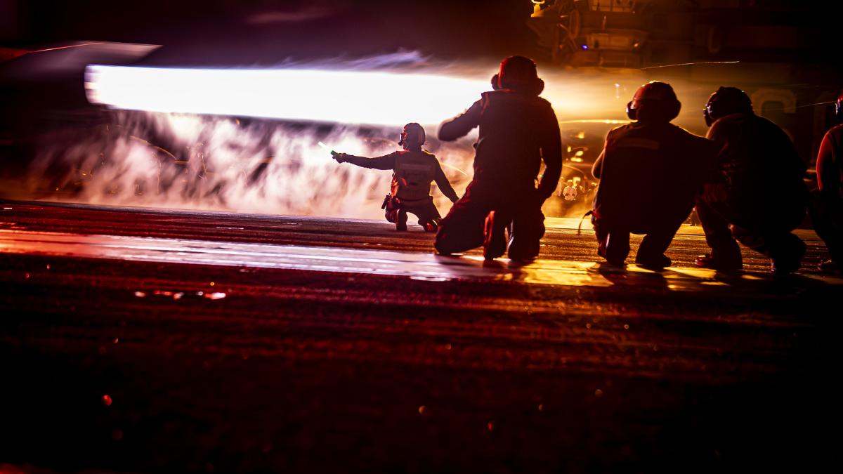 Militari pe portavion