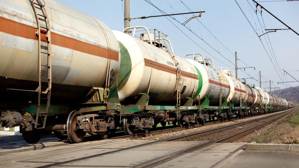 tren-marfar-cisterne-combustibili_61049200