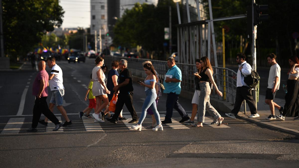 Oameni pe strada