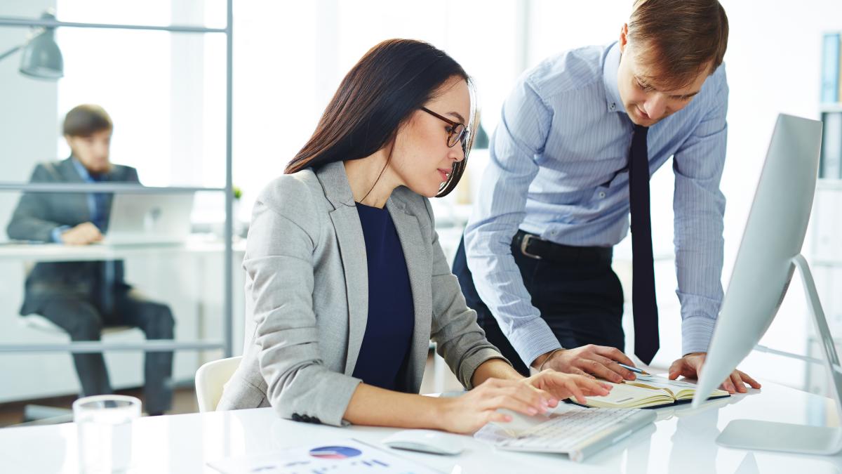 discussing-plans_60203600