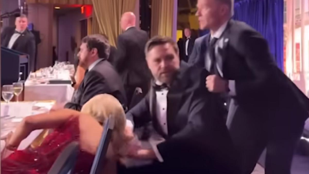 Atac armat. De ce Vance a fost extras înaintea lui Trump?