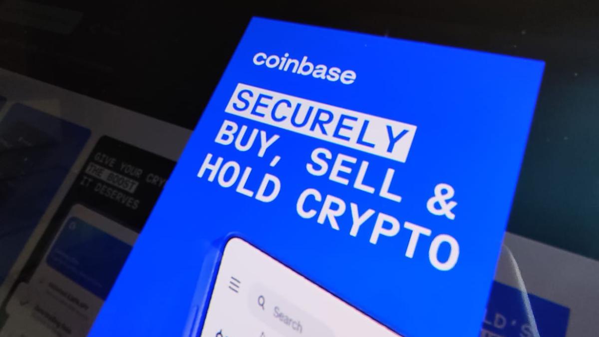 Ironie pentru Coinbase. Platforma a căzut la câteva zile după ce a anunțat concedieri masive