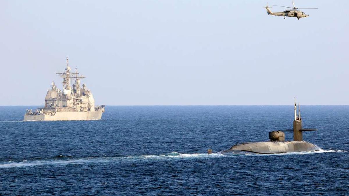 Nave militare în Ormuz