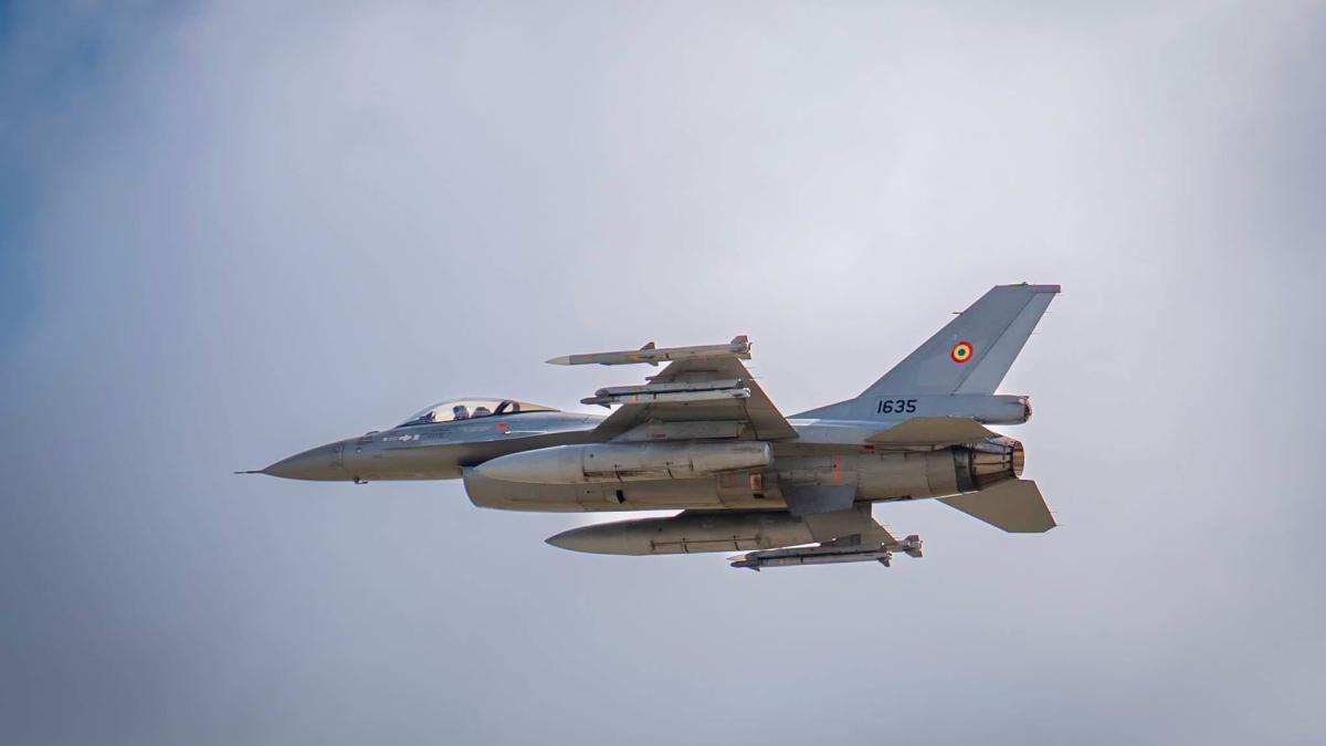 Avion F-16
