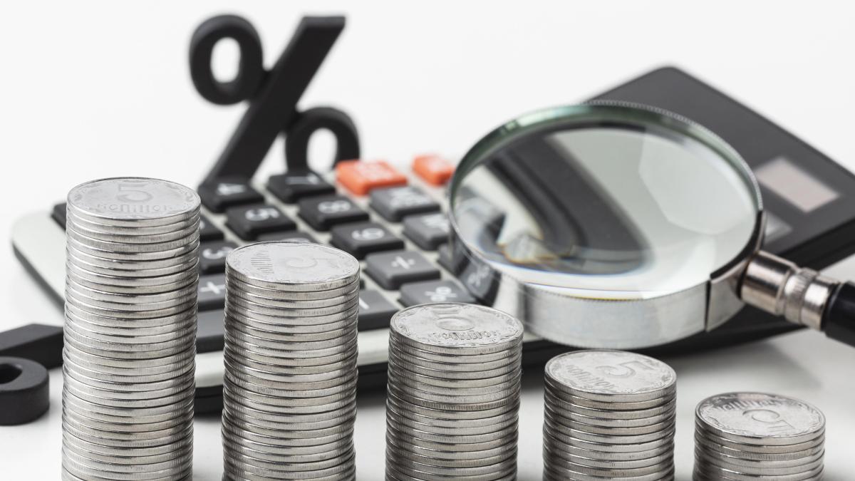 graphic-concept-with-coins-high-angle