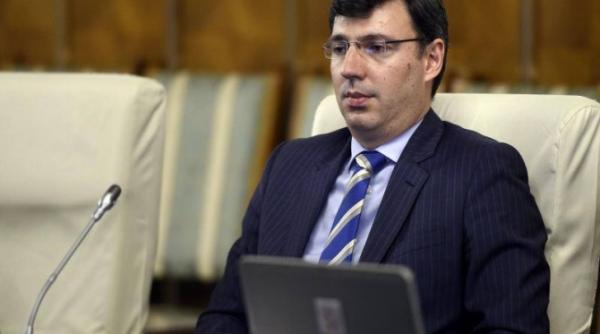 Finanţele se împrumută cu ambele mâini