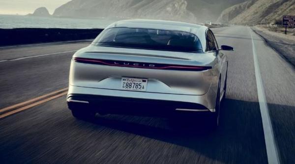 Saudiții investesc un miliard de dolari într-un start-up care va produce mașini electrice