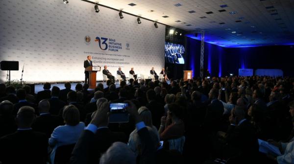 Summitul "Iniţiativei celor Trei Mări" continuă cu dezbateri pe energie