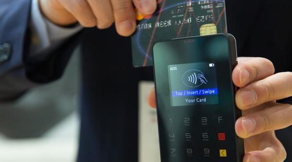 Cardurile contactless prind teren în România