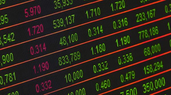 Evoluţiile financiar-bancare şi bursiere din lume