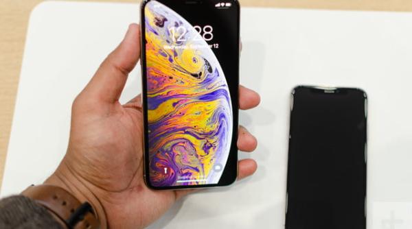Vrei  iPhone Xs sau  iPhone Xs Max. S-a deschis lista de precomenzi