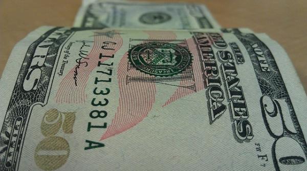 Oligarhii ruşi îşi aduc banii acasă