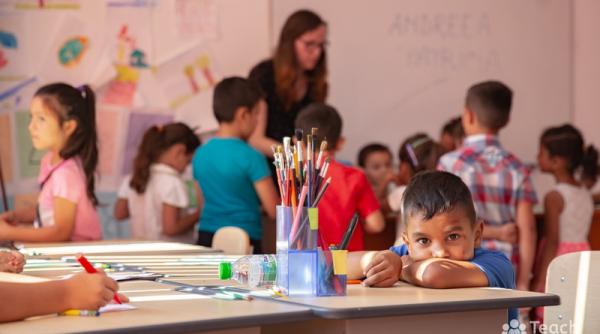 LIDL împreună cu clienții săi donează 270.000 de euro către programul național Teach for Romania