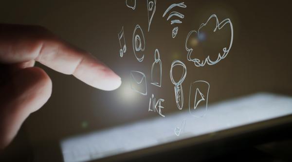 Ce măsuri iau Facebook și Google împotriva știrilor false