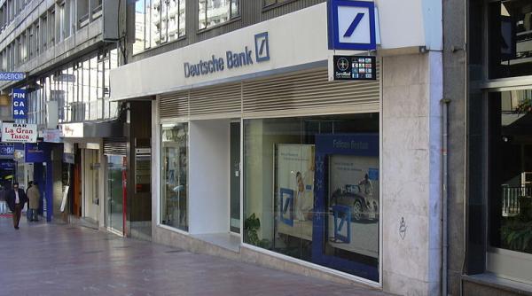 Deutsche Bank studiază scenariul unei fuziuni cu UBC